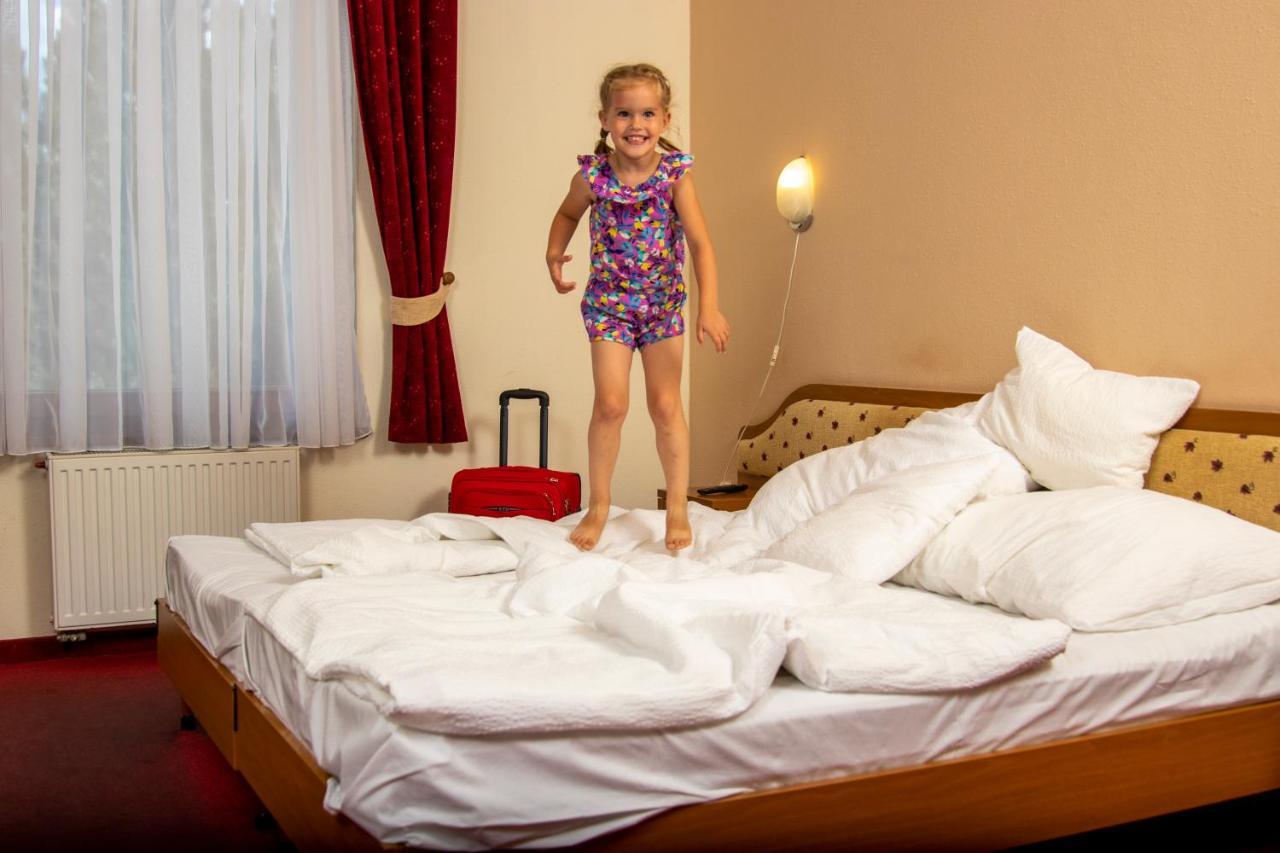 Hotel Imperial Gyogyszallo Es Gyogyfurdo Кішкйорйош Екстер'єр фото